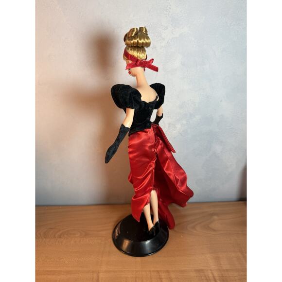 Winter Splendor Barbie 1998 Avon Exclusive Red Satin and Black Velvet Gown Stand - Picture 5 of 10